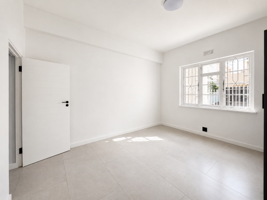 2 Bedroom Property for Sale in Sea Point Western Cape